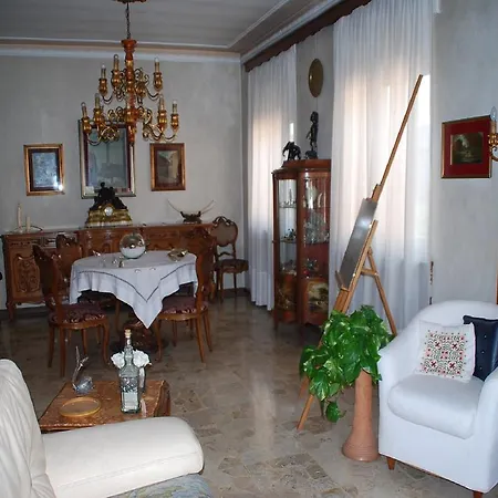 Alojamento de Acomodação e Pequeno-almoço A Casa Di Anna Meda
